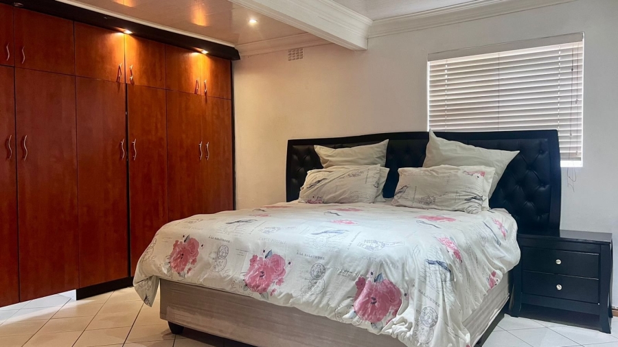 5 Bedroom Property for Sale in Woodlands Western Cape